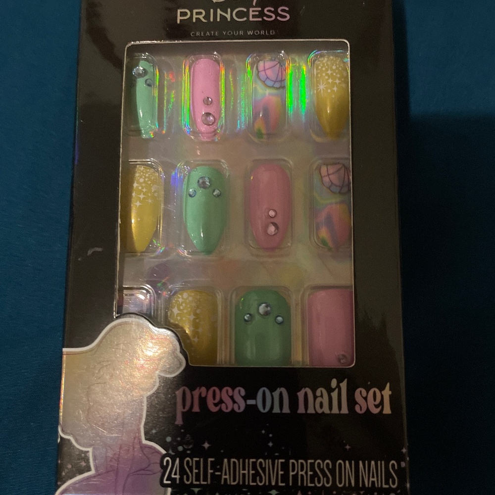 Disney Princess 24 PC Press on Nails Set
